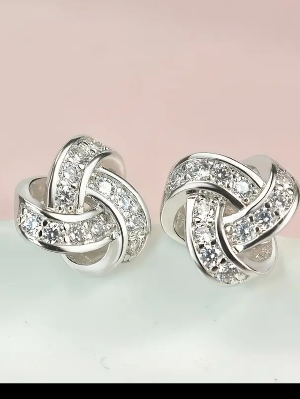 A 2-piece set of S925 silver earrings featuring 4-carat moissanite for women - Picture 7 of 8